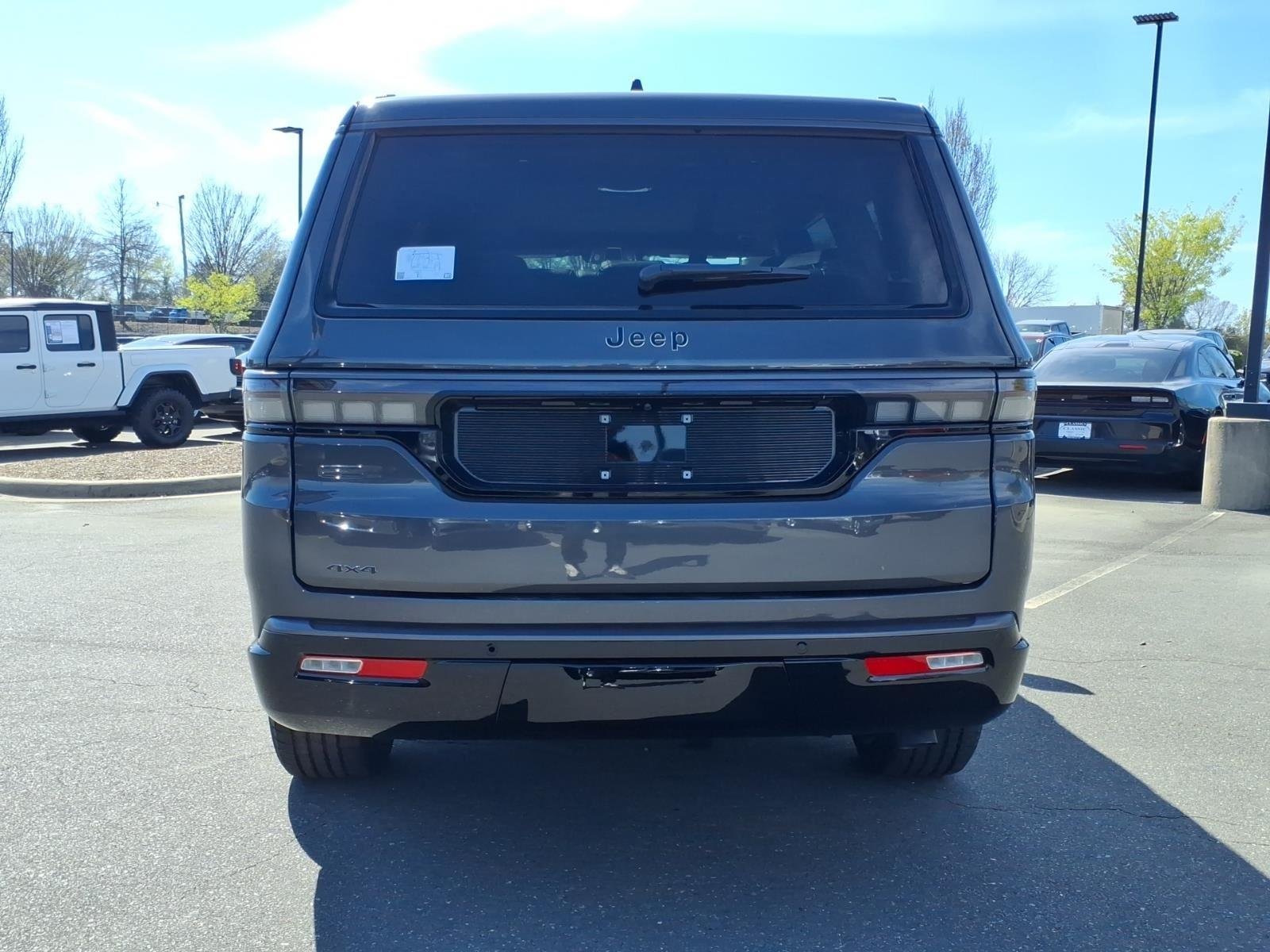 New 2026 Baltic-Gray Metallic Clear-Coat Exterior Paint Jeep  image 16