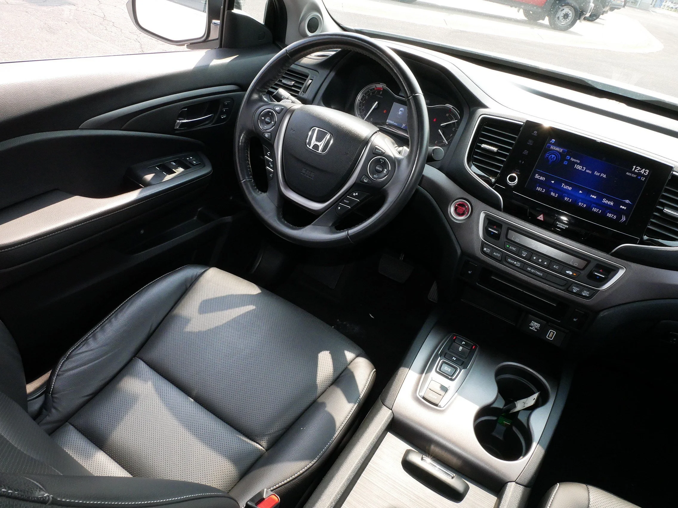 Used 2023 Platinum White Pearl Honda RTL image 9