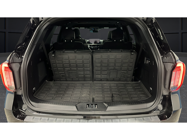 Used 2025 Agate Black Metallic Ford ST-Line image 28