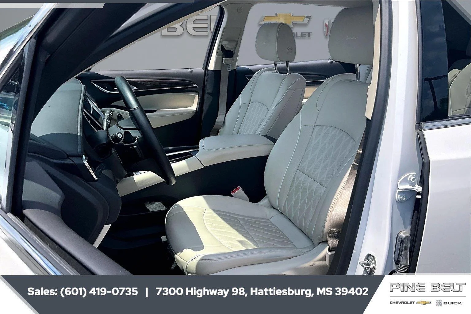 Used 2023 White Frost Tricoat Buick Avenir image 18