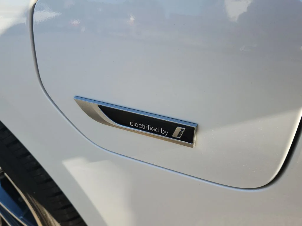 Used 2022 White BMW 330e xDrive image 19