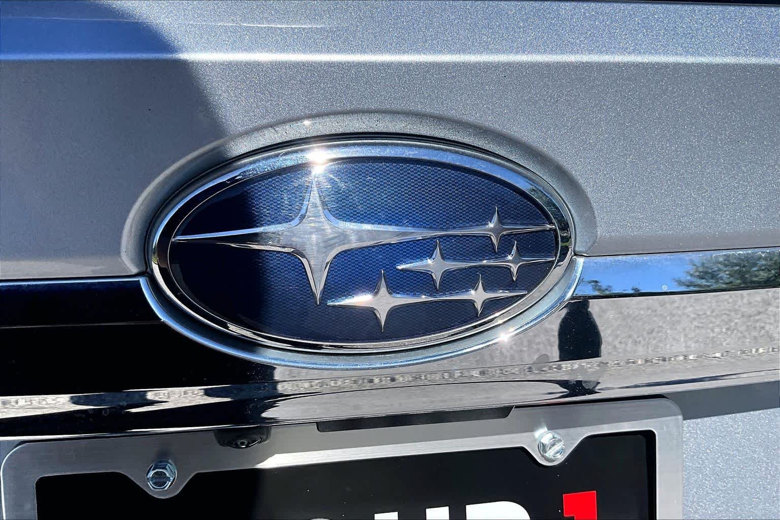 Used 2023 Ice Silver Metallic Subaru Limited image 31