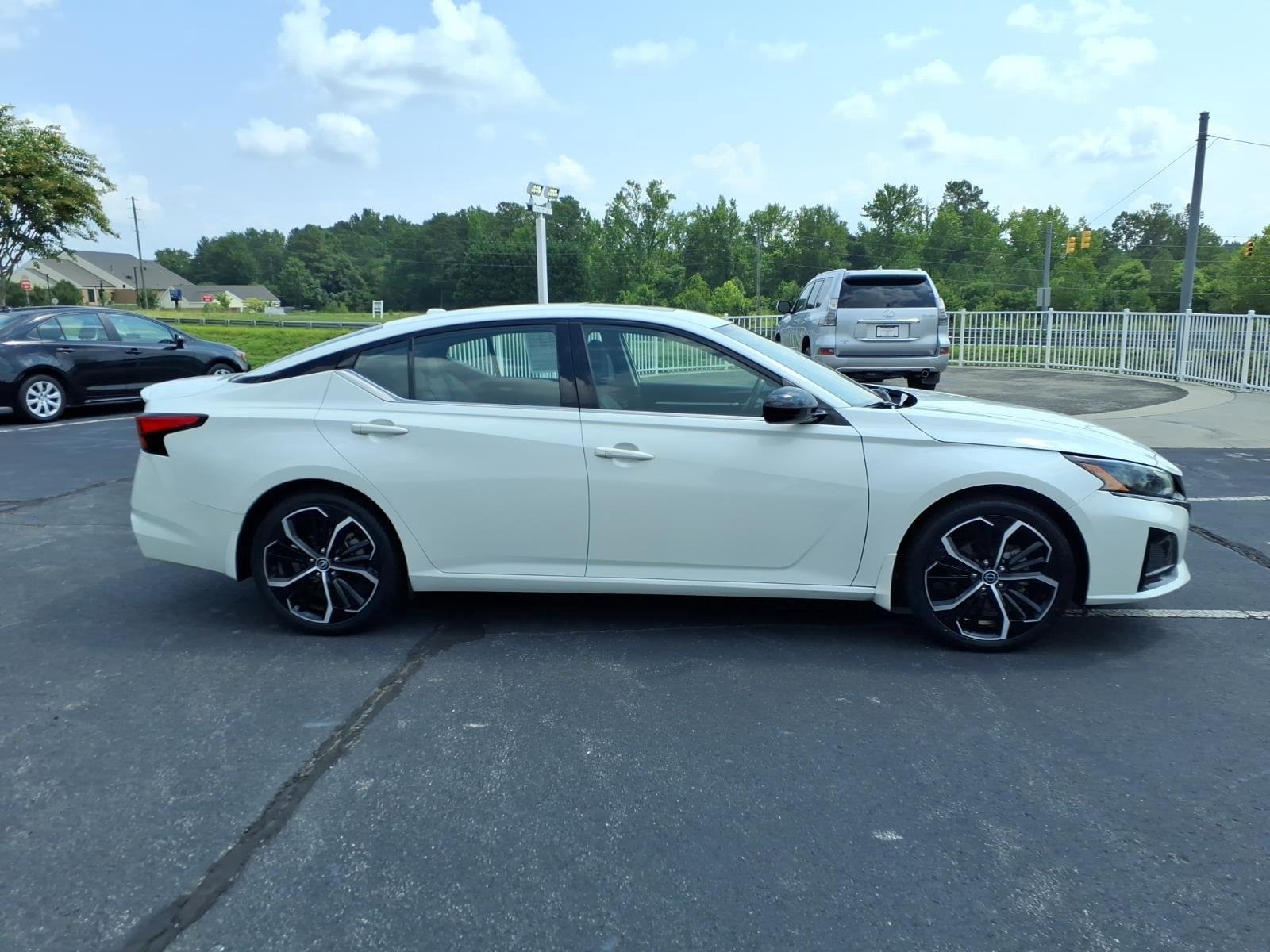 Used 2023 Pearl White Tricoat Nissan 2.5 SR image 12