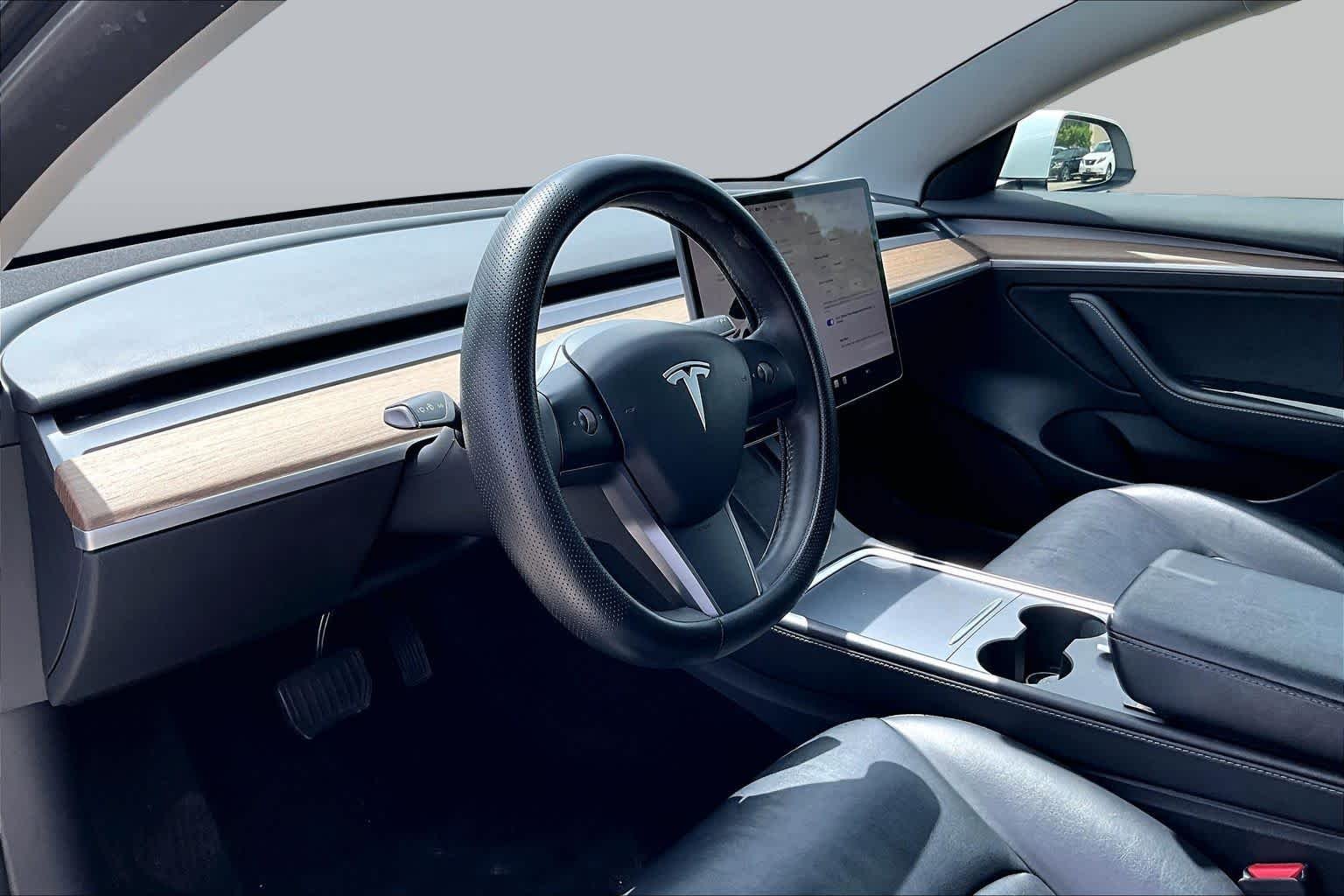 Used 2022 Pearl White Multi-Coat Tesla  image 15