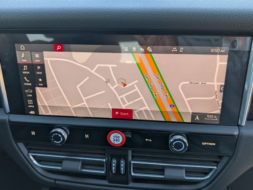 2026 Porsche Macan T - Photo 14