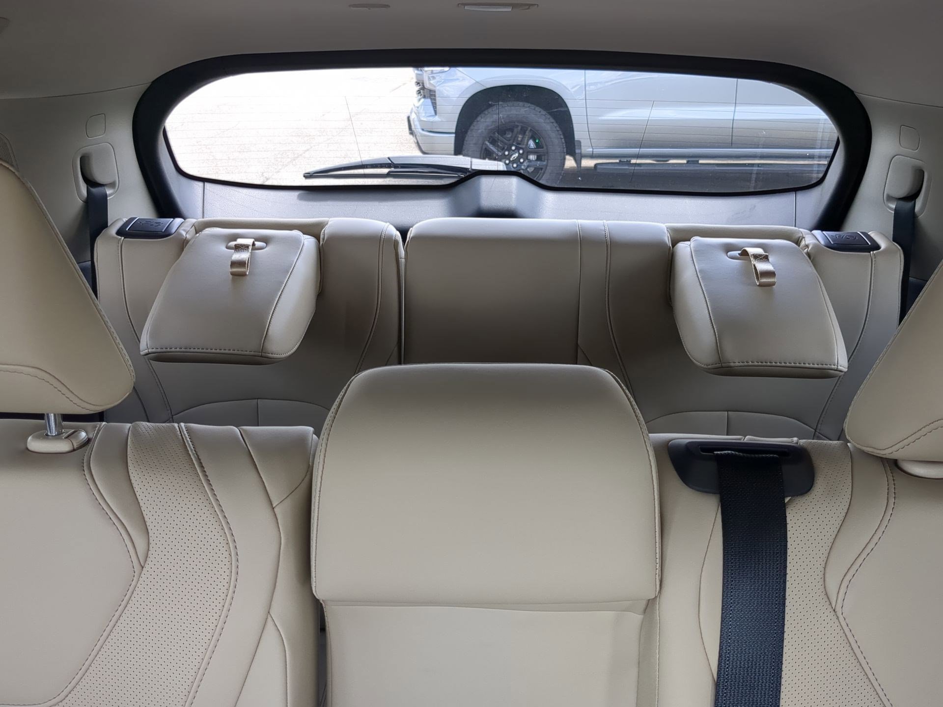 Used 2025 Warm Titanium INFINITI LUXE image 23