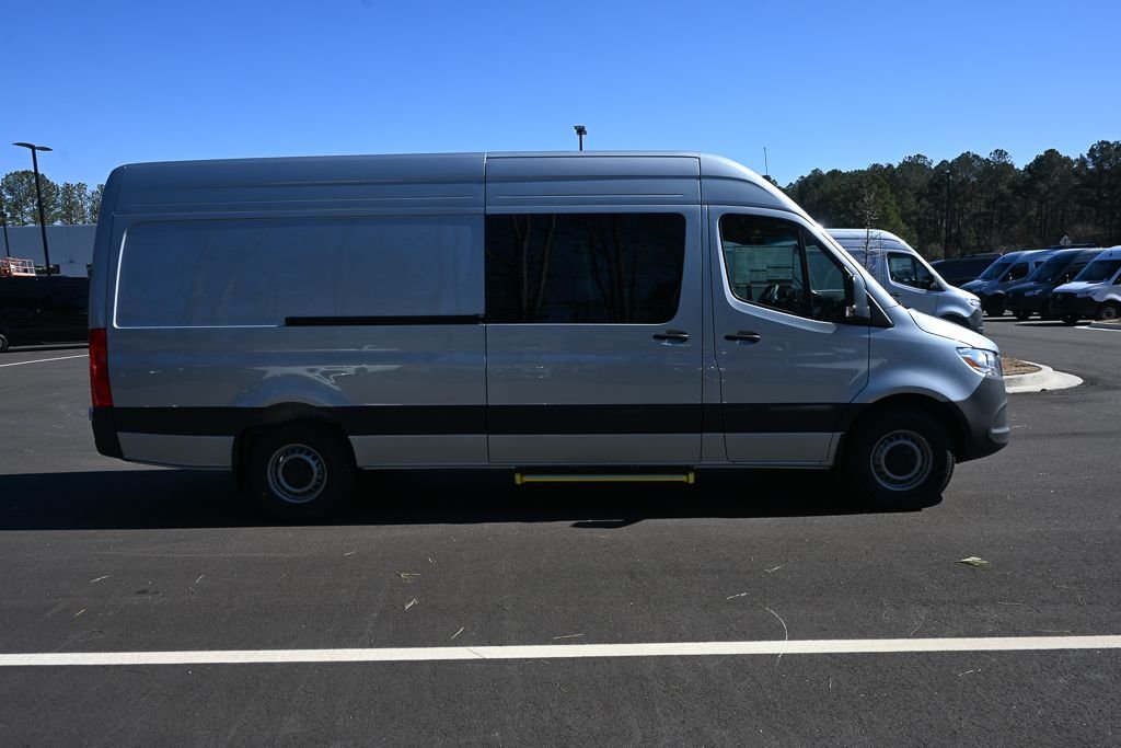 Used 2026 High-tech silver metallic Mercedes-Benz Crew 170 WB image 26