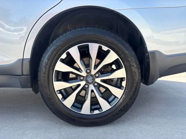 Used 2017 Silver Subaru 2.5i image 9