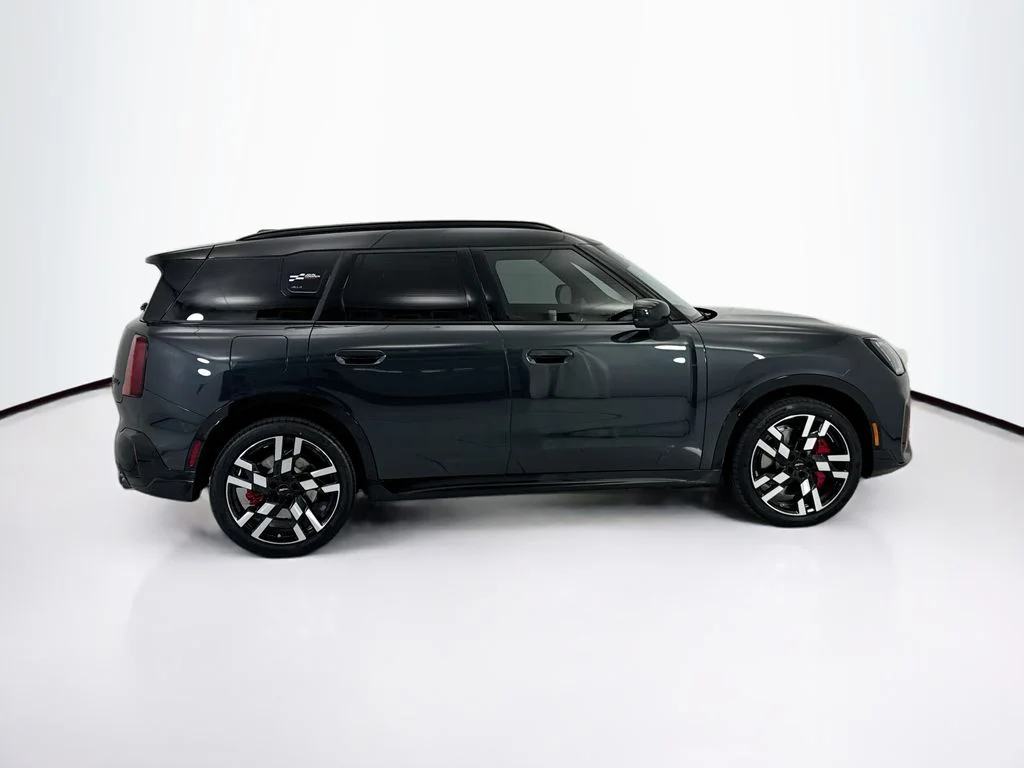 New 2027 Legend Grey Metallic MINI Iconic image 4