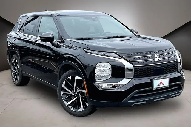 Used 2022 Mitsubishi Outlander ES with VIN JA4J3TA87NZ064969 for sale in White Settlement, TX