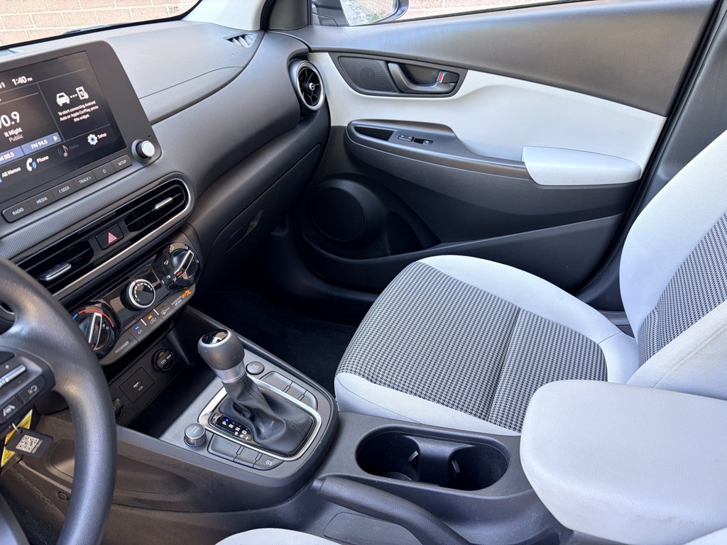 Used 2023 Lunar White Hyundai SE image 18
