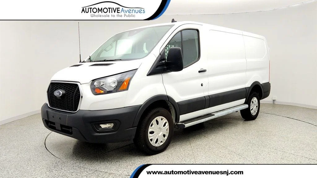 Used 2025 Oxford White Ford T-250 130"" Low Rf 9070 GVWR RWD image 1