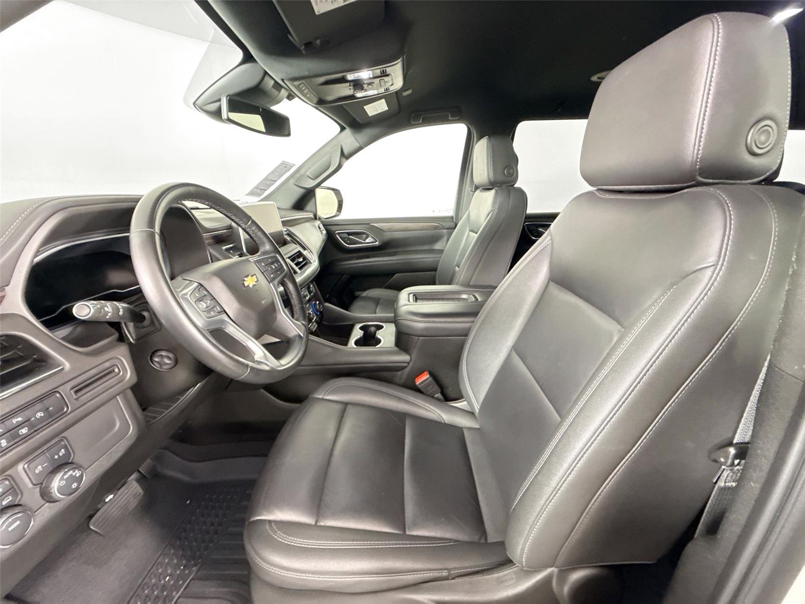 Used 2024 Summit White Chevrolet LT image 3