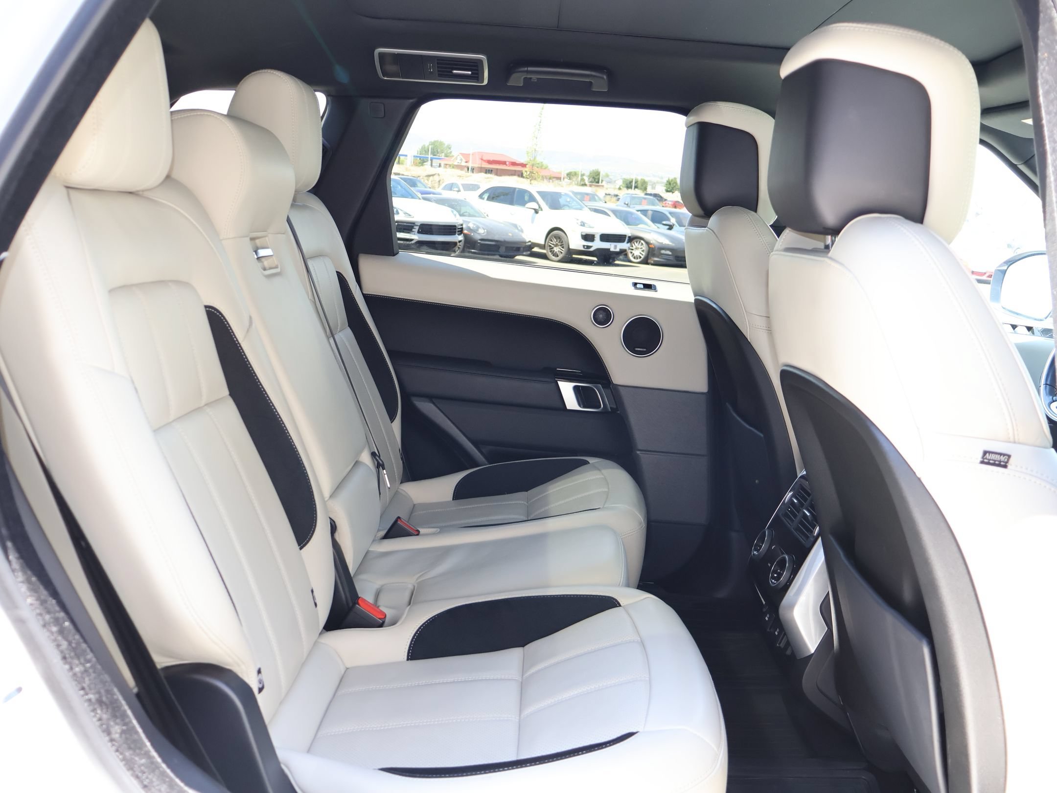 Used 2020 Fuji White Land Rover HSE Dynamic image 26