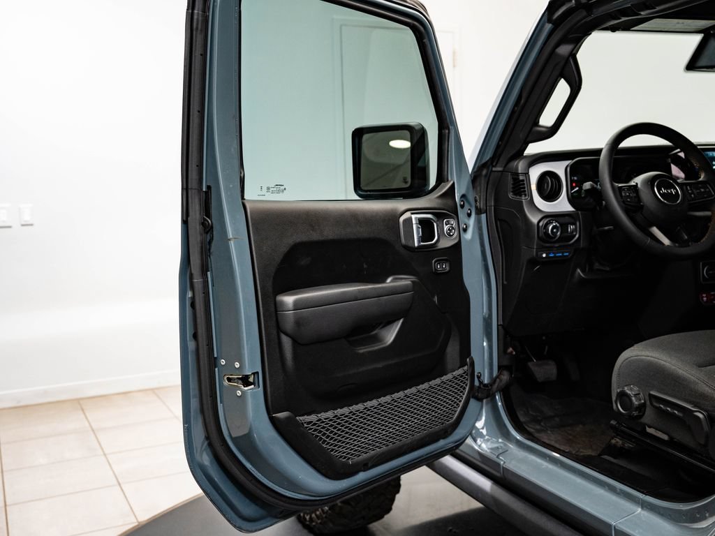 Used 2025 Anvil Clear Coat Jeep Willys 4xe image 27