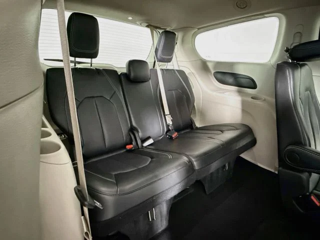 Used 2024 Black Chrysler Touring L image 25