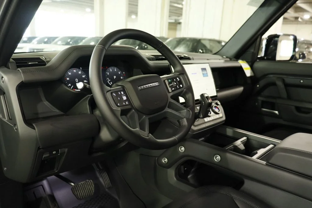 New 2026 Carpathian Grey Prem Met Land Rover X-Dynamic SE image 6