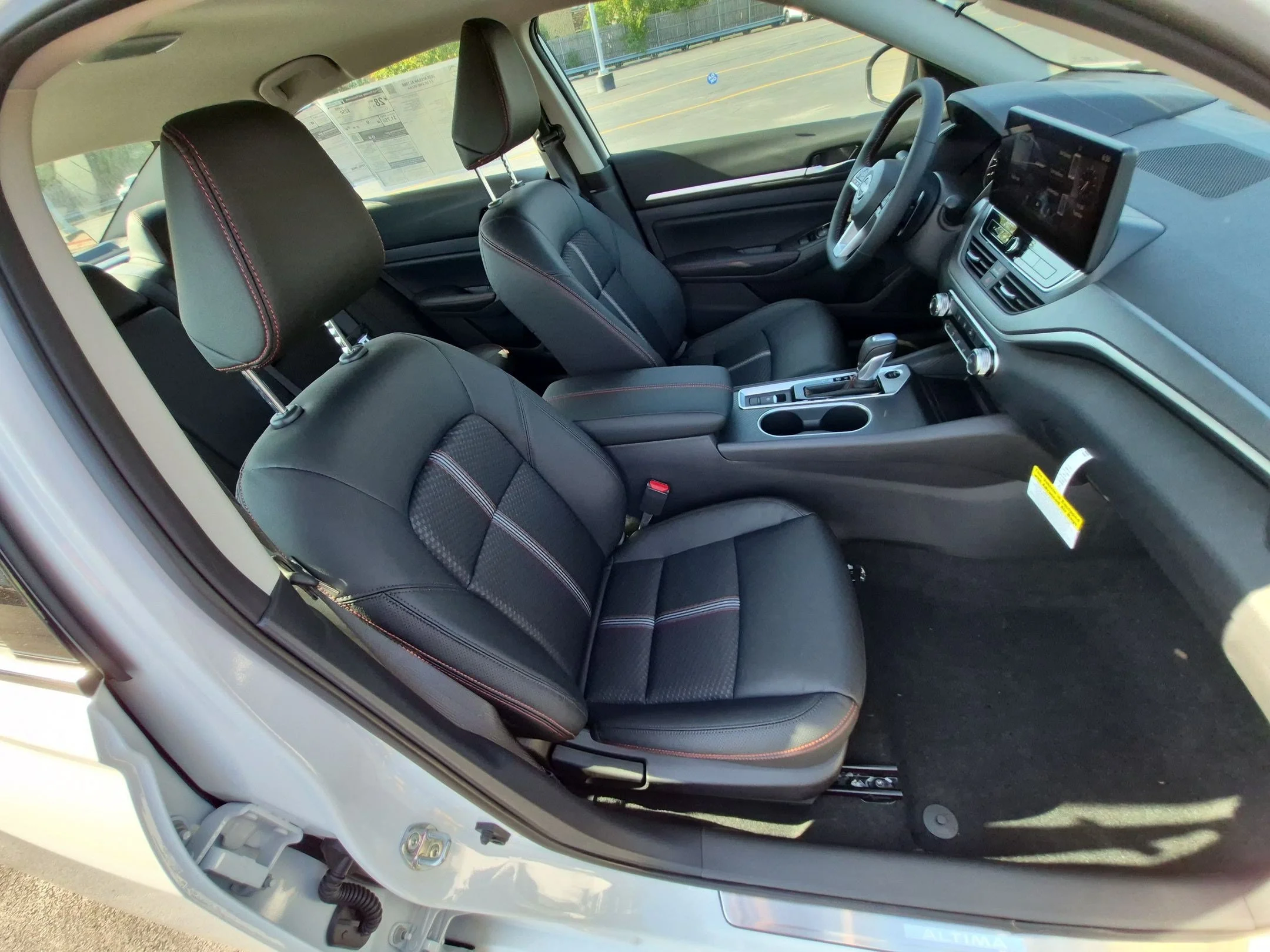 New 2026 Pearl White TriCoat / Super Black Two-tone Nissan SR image 27