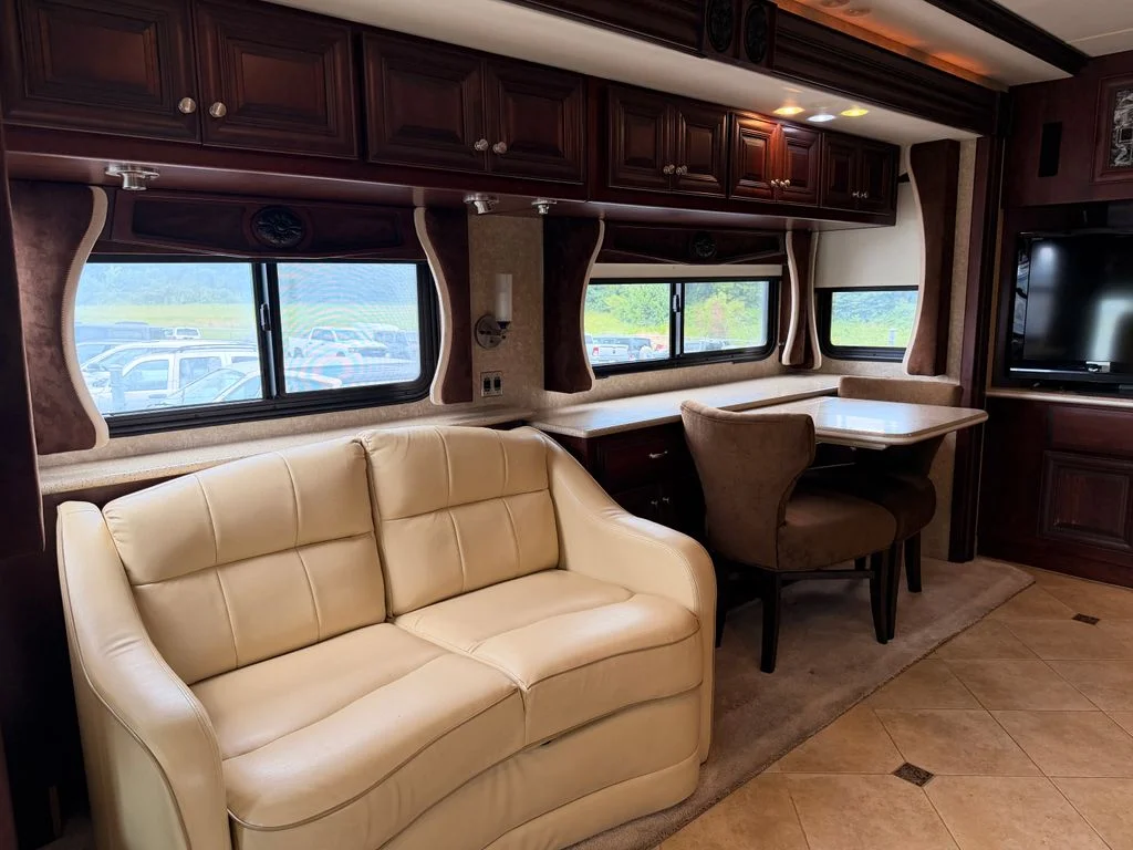 Used 2010 Black Fleetwood 42T image 22