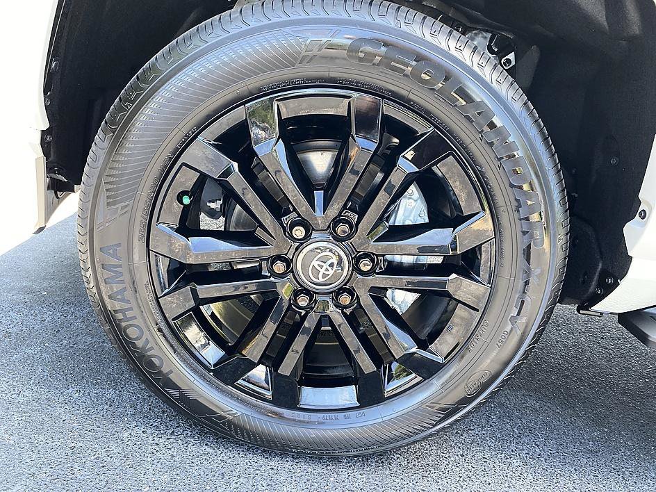Used 2026 Wind Chill Pearl Toyota Hybrid Limited image 8