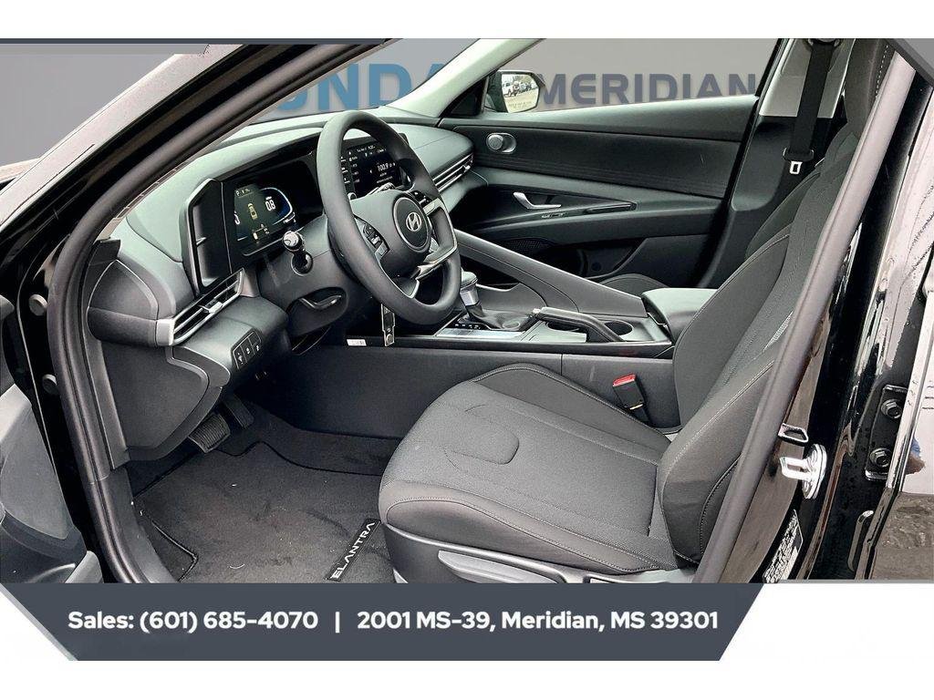 New 2026 ABYSS BLACK Hyundai SE image 6