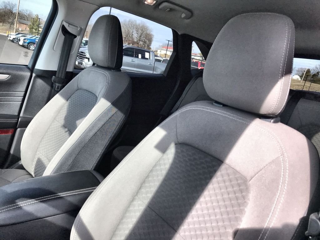 Used 2022 White Ford SE image 13