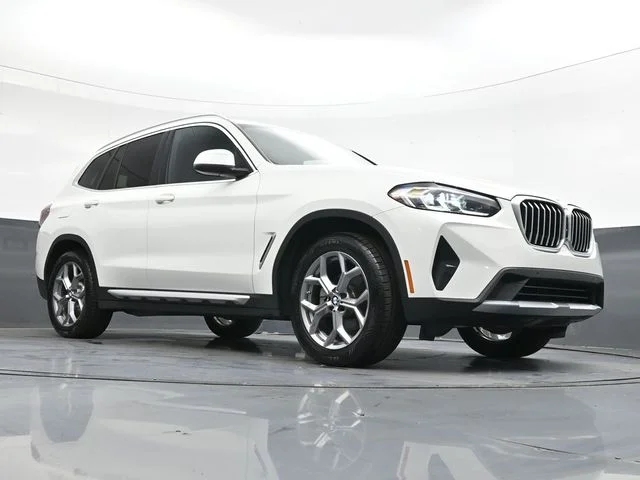 Used 2024  BMW xDrive30i image 30