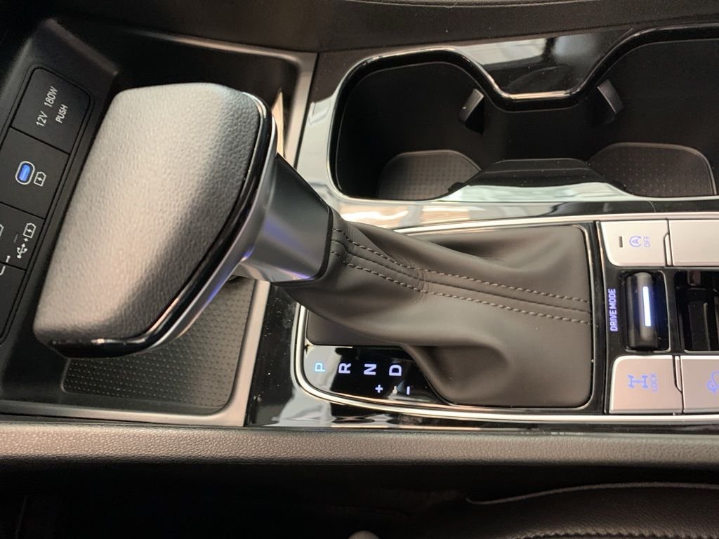 2018 Toyota RAV4 LE - Photo 26