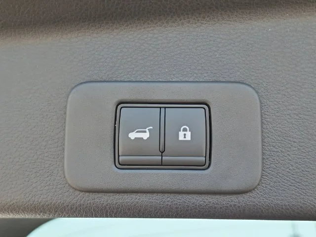 Used 2025 White Nissan SL image 33