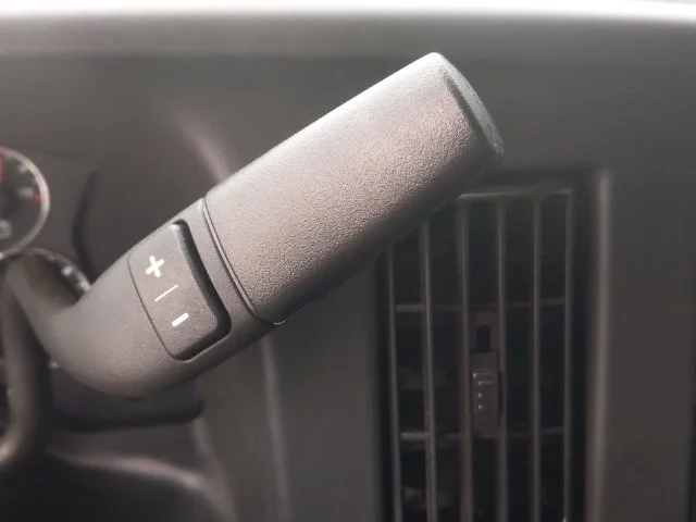 New 2025 Summit White GMC 1WT image 32