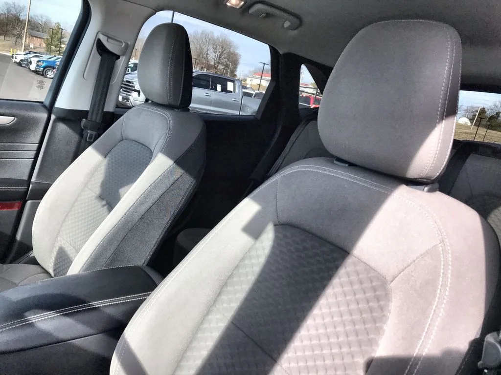 Used 2022 White Ford SE image 13