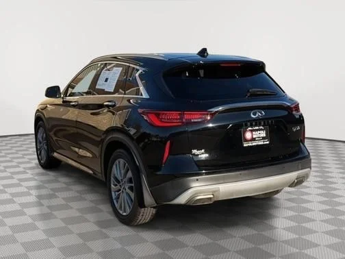 Used 2023 Black INFINITI LUXE image 5