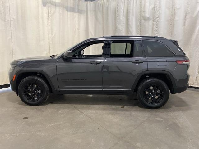 New 2026 Baltic Gray Metallic Clear-Coat Exterior Paint Jeep Laredo image 19