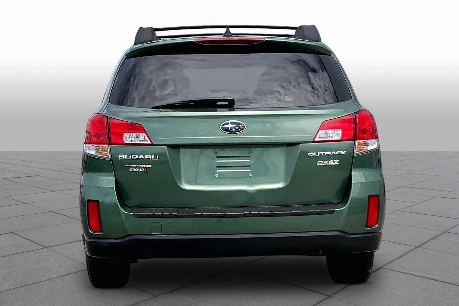 Used 2014 Cypress Green Pearl Subaru 2.5i Premium image 5