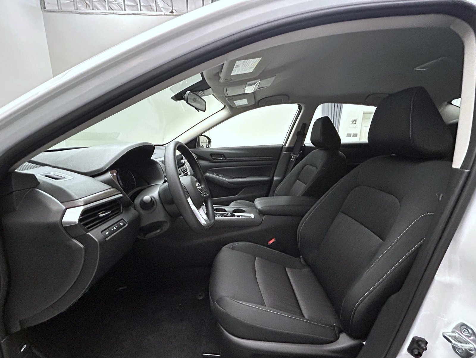 New 2026 Pearl White Nissan 2.5 SV image 11