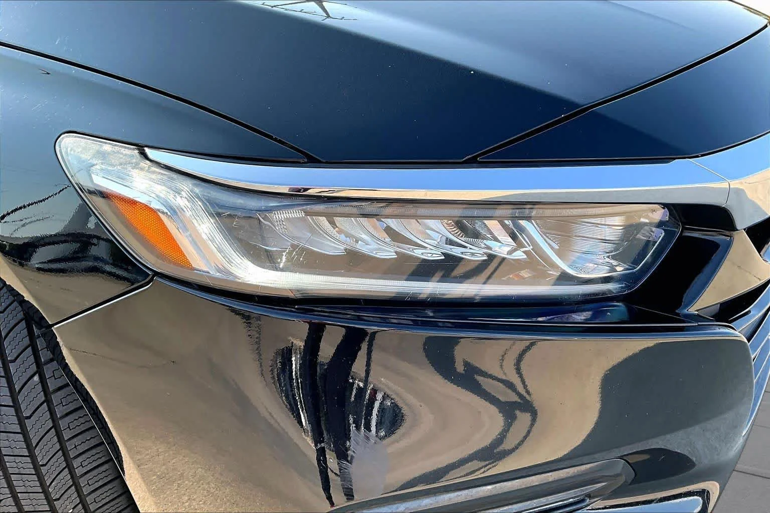 Used 2018 Crystal Black Pearl Honda EX-L 1.5T image 26