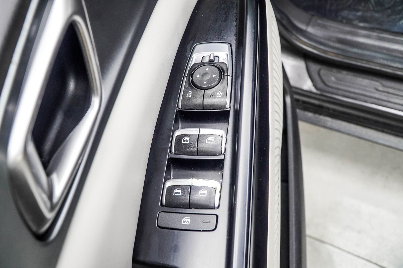 Used 2023 Gray Kia LX image 39