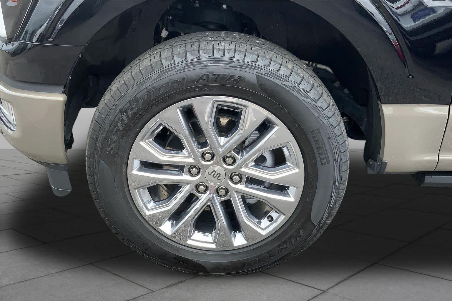 Used 2025 Agate Black/Marsh Gray Ford King Ranch image 10