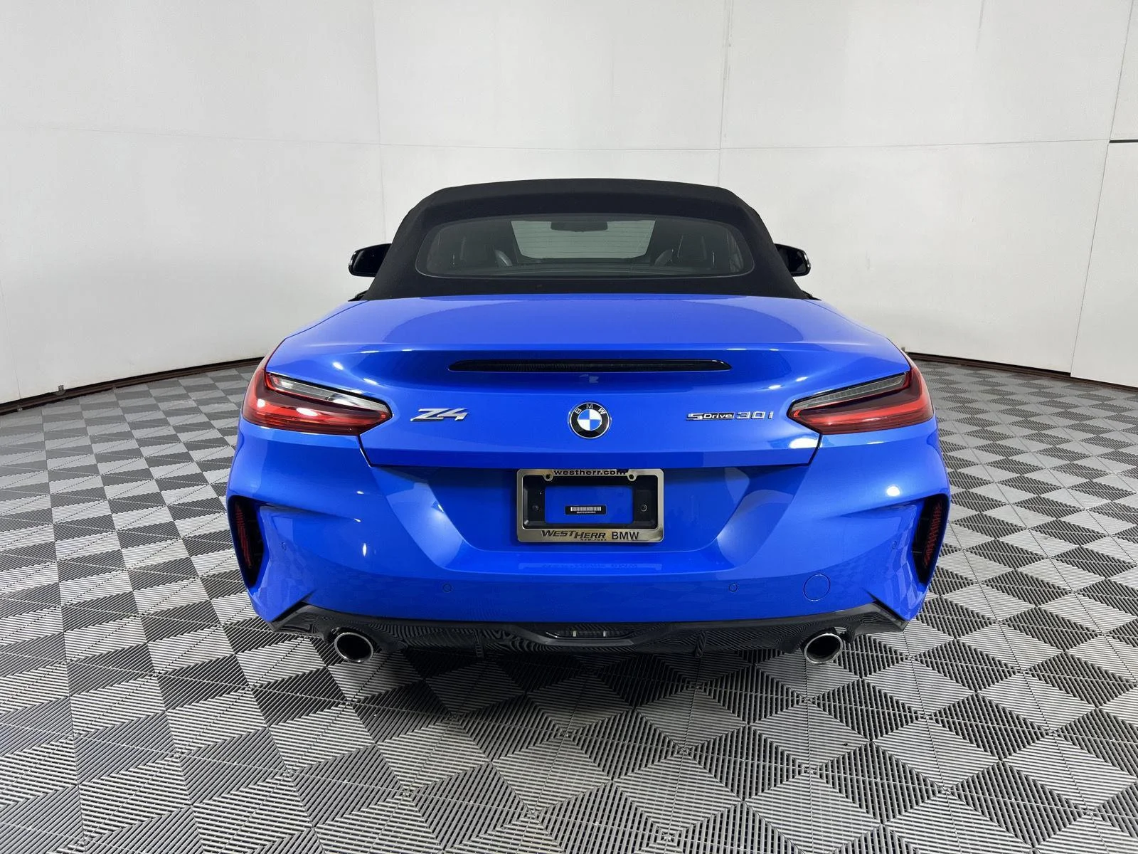 Used 2019 Misano Blue Metallic BMW sDrive30i image 9