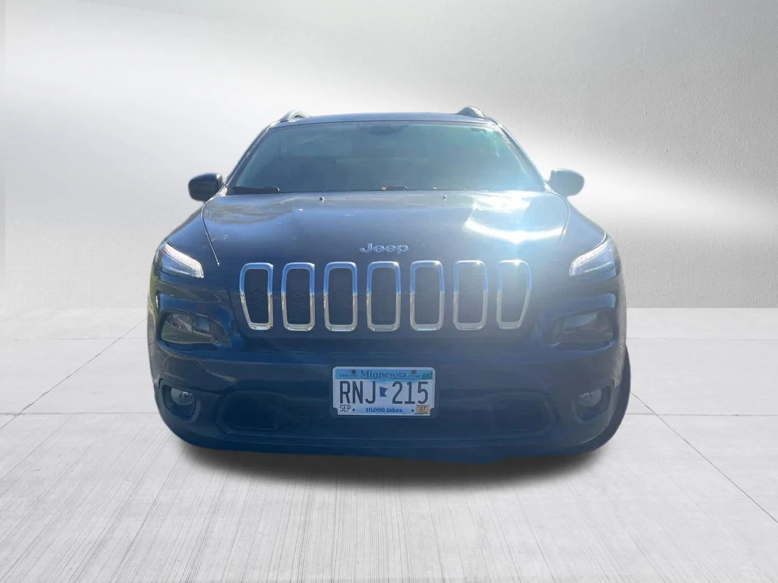 Used 2018 Jeep Cherokee Latitude with VIN 1C4PJMCX4JD521602 for sale in Coon Rapids, Minnesota