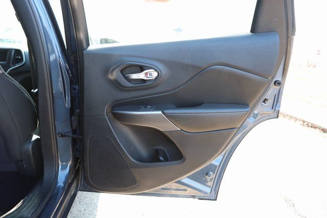 Used 2021 Slate Blue Pearlcoat Jeep Latitude image 21