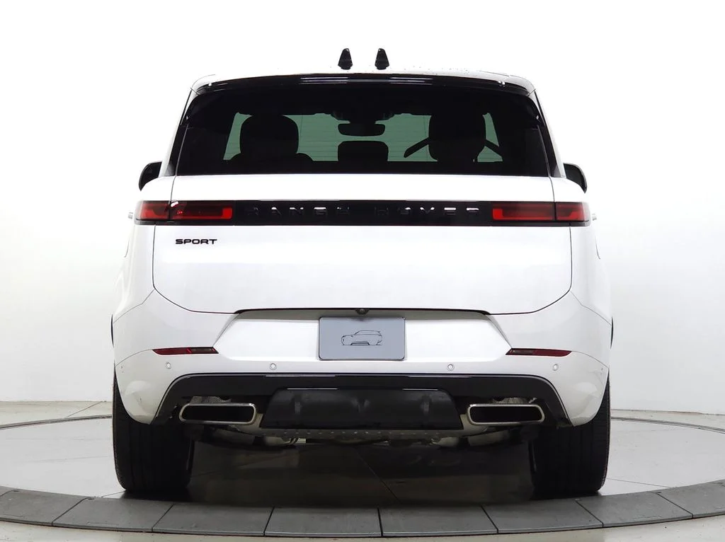 Used 2025 White Land Rover Dynamic SE image 4