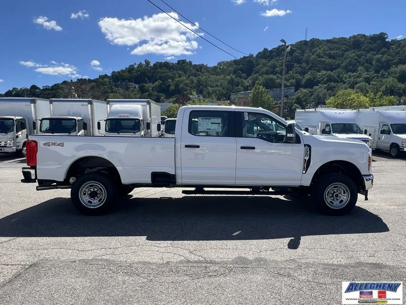 New 2026 Oxford White Ford XL image 5