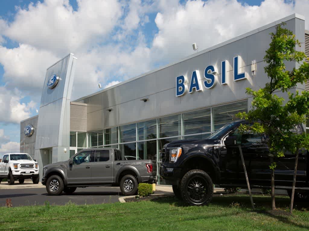 Used 2025 Sterling Metallic GMC SLE image 10