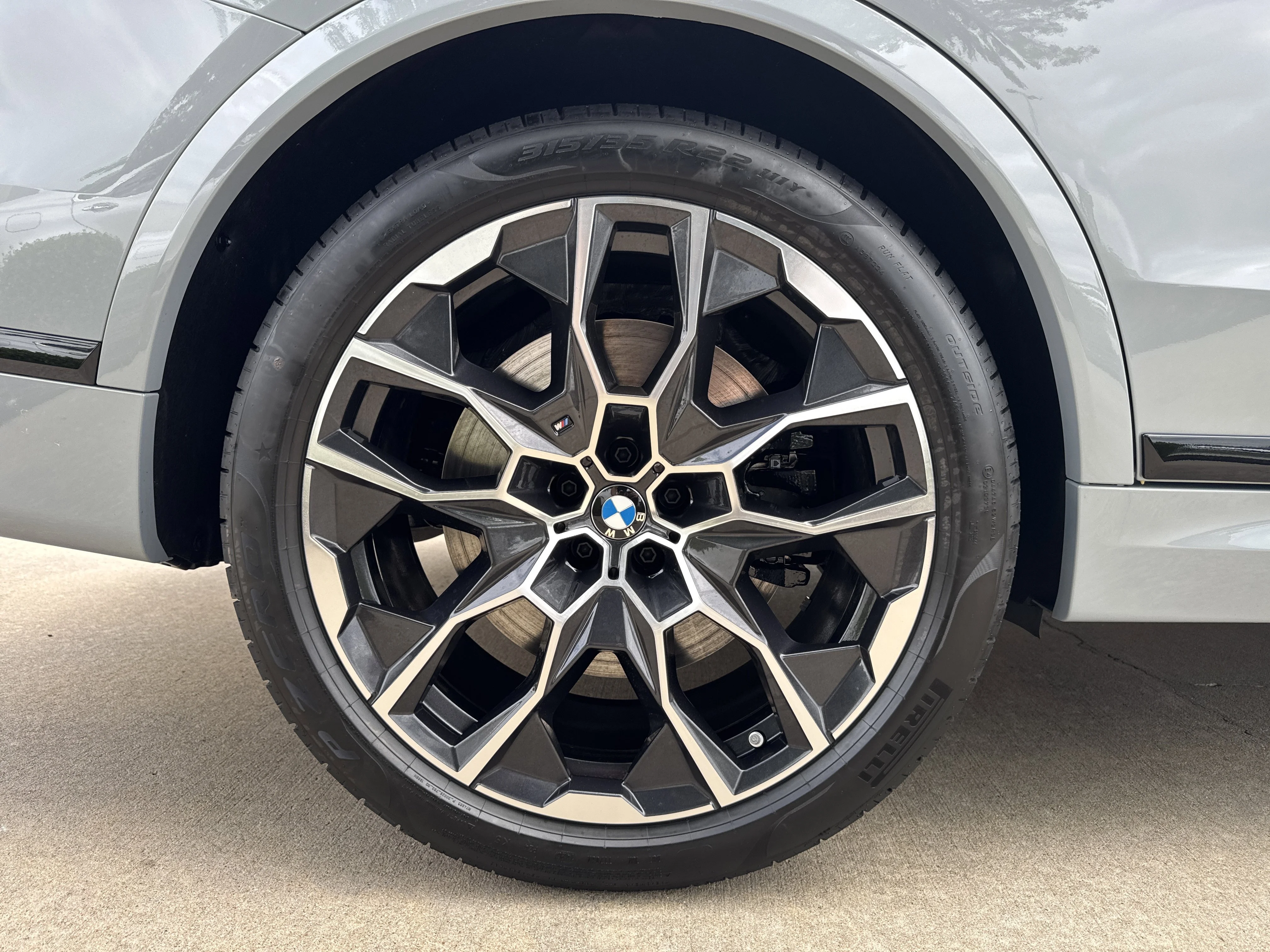 New 2027 0C4P Brooklyn Grey Metallic BMW M60i image 30
