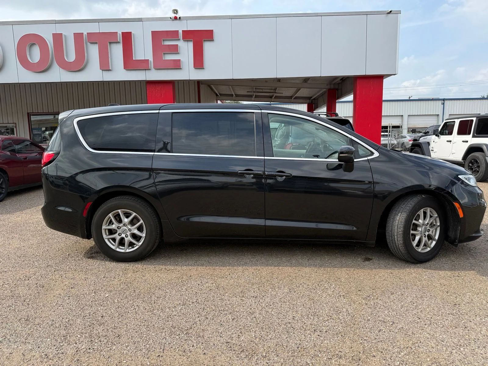 Used 2023 Black Chrysler Touring L image 3