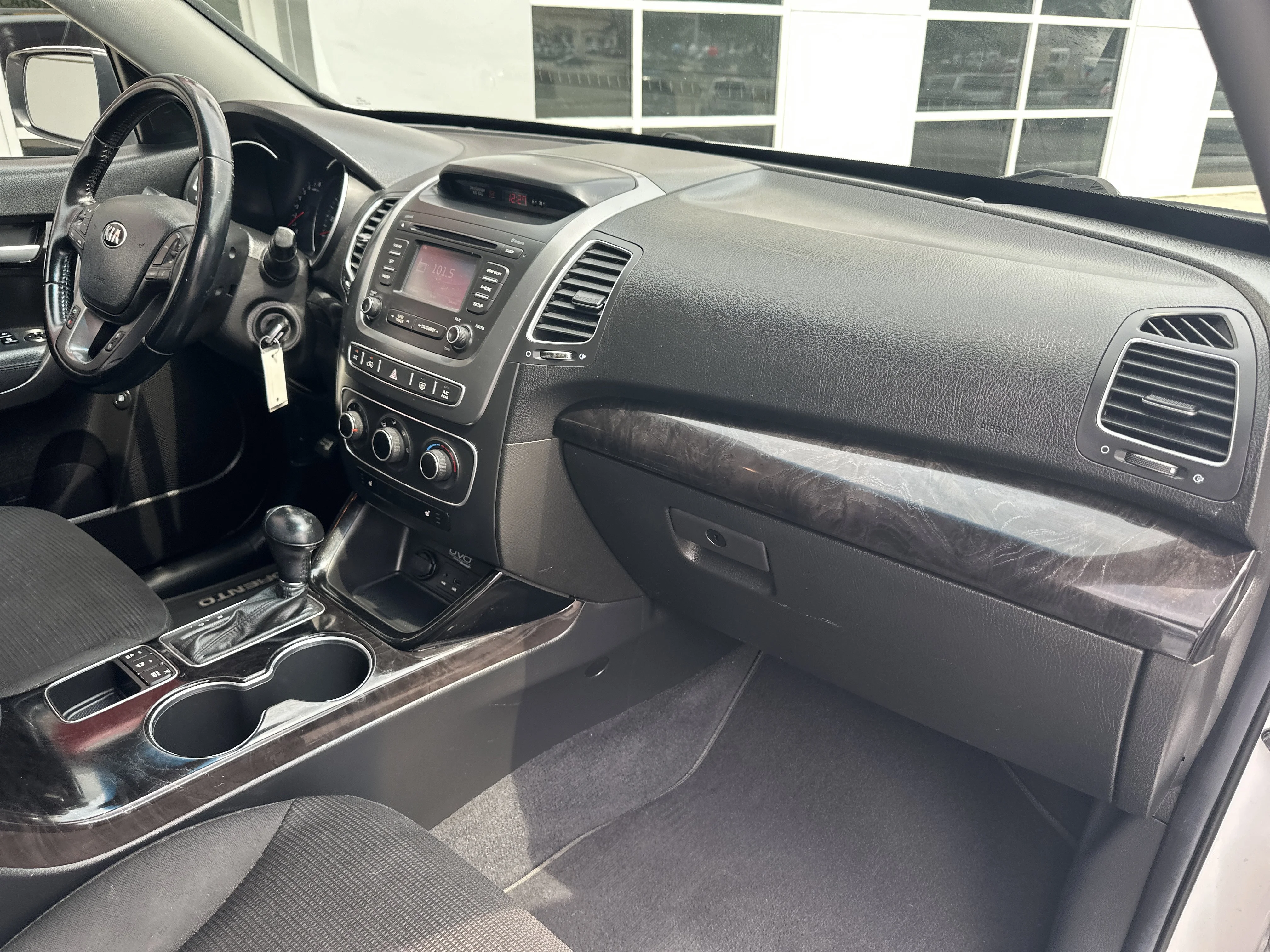 Used 2015 Snow White Pearl Kia LX image 30