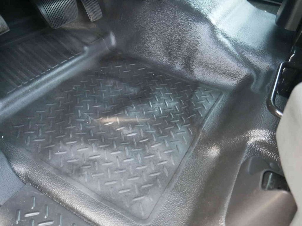 Used 2012  Ford XL image 23