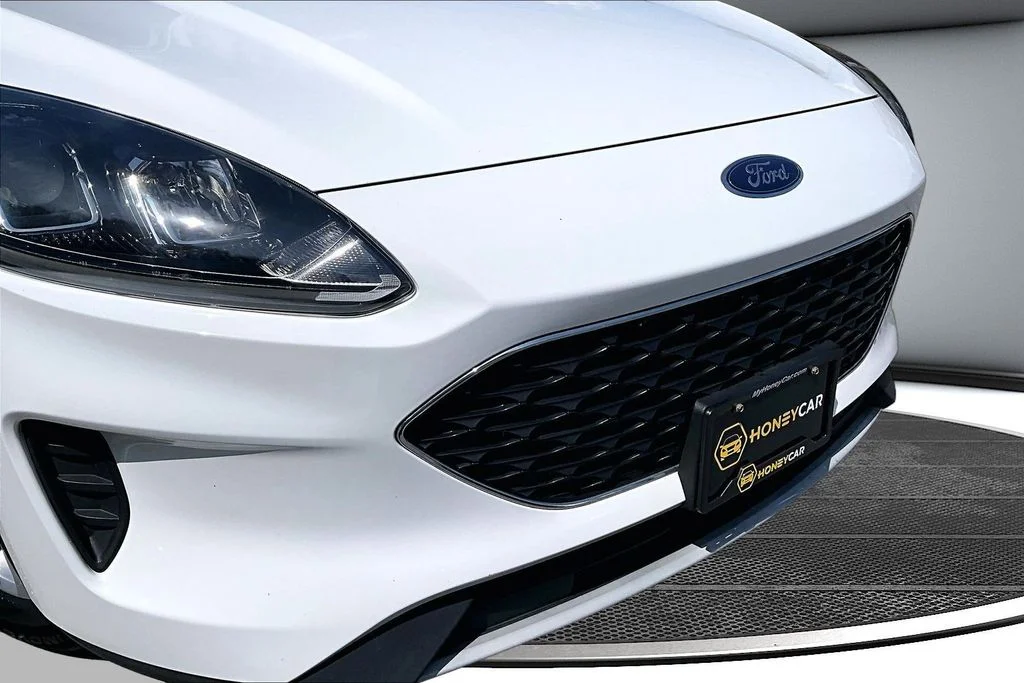 Certified Used 2022 White Ford SE image 33