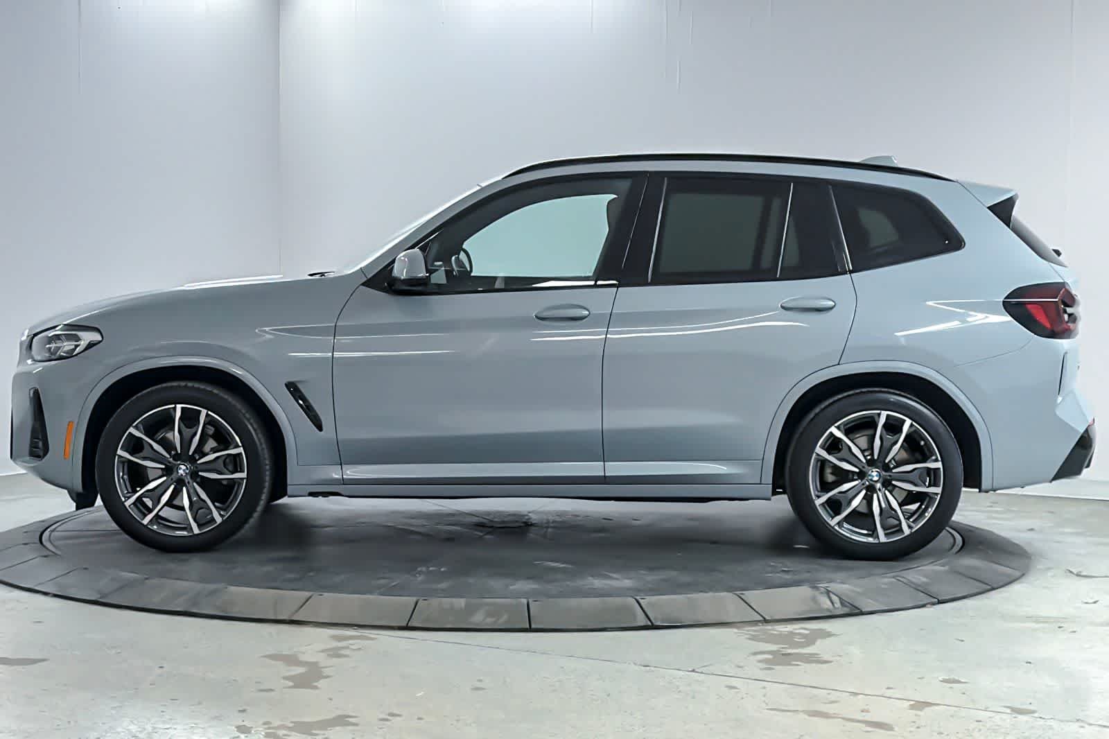 Used 2023 Brooklyn Grey Metallic BMW xDrive30i image 5
